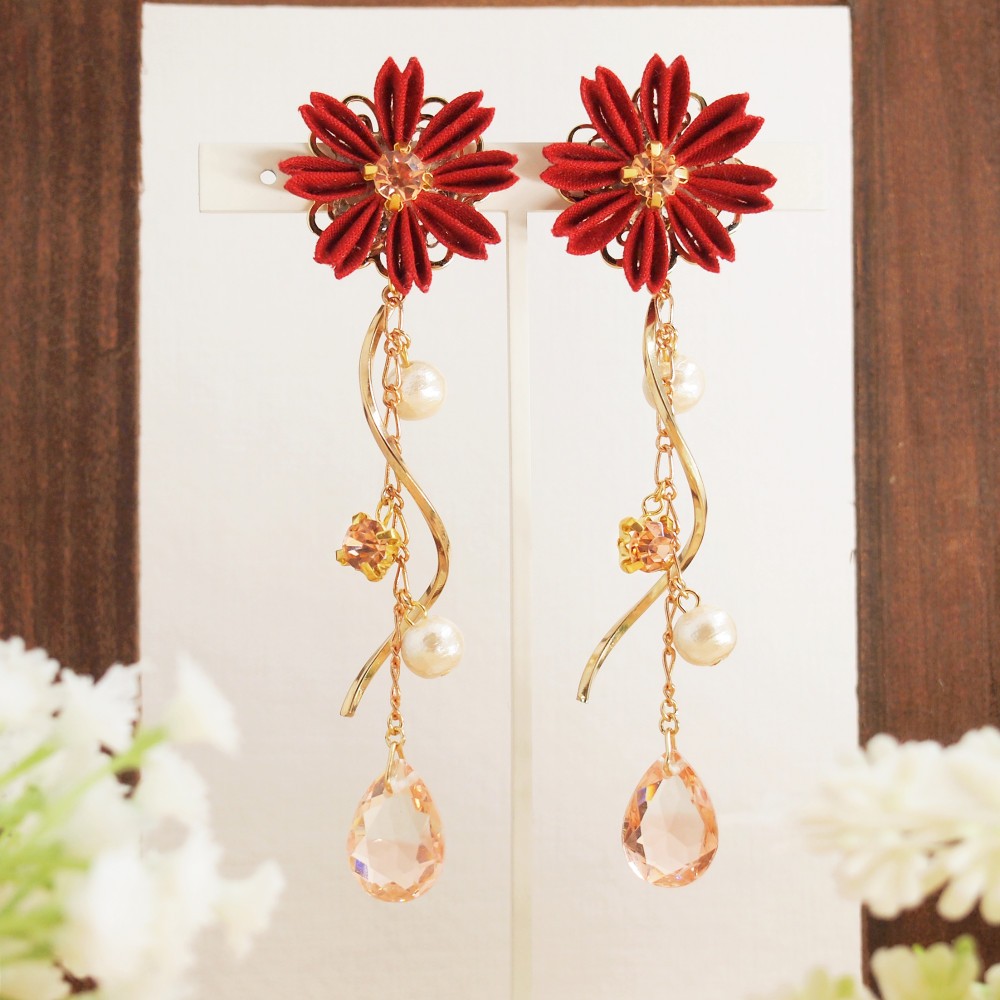 コスモスのイヤリング  ～四季彩～ （ つまみ細工＊受注制作 ）