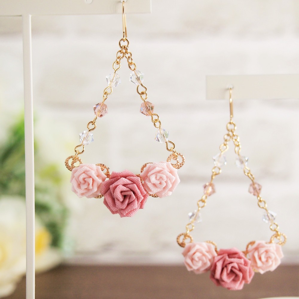 ばらのイヤリング  ～四季彩～ （ つまみ細工＊受注制作 ）