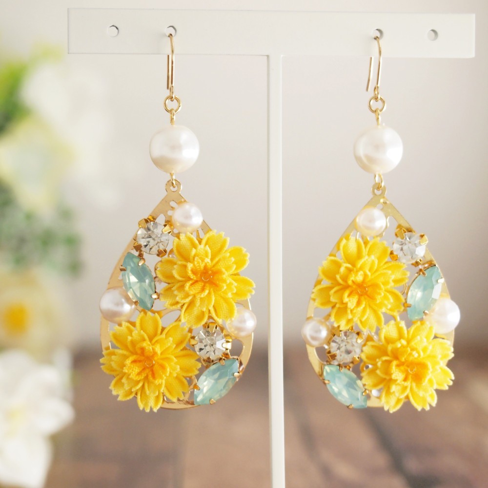 たんぽぽのピアス  ～四季彩～ （ つまみ細工＊受注制作 ）