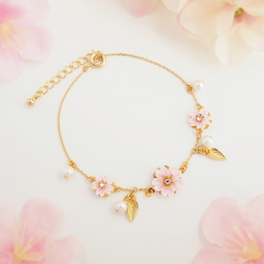 桜のブレスレット  ～花の宴～ （ つまみ細工＊受注制作 ）