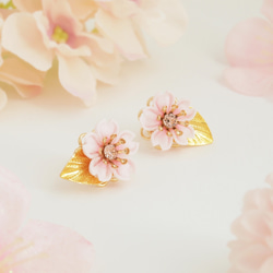 桜日和ピアス  ～花の宴～ （ つまみ細工＊受注制作 ） 3枚目の画像