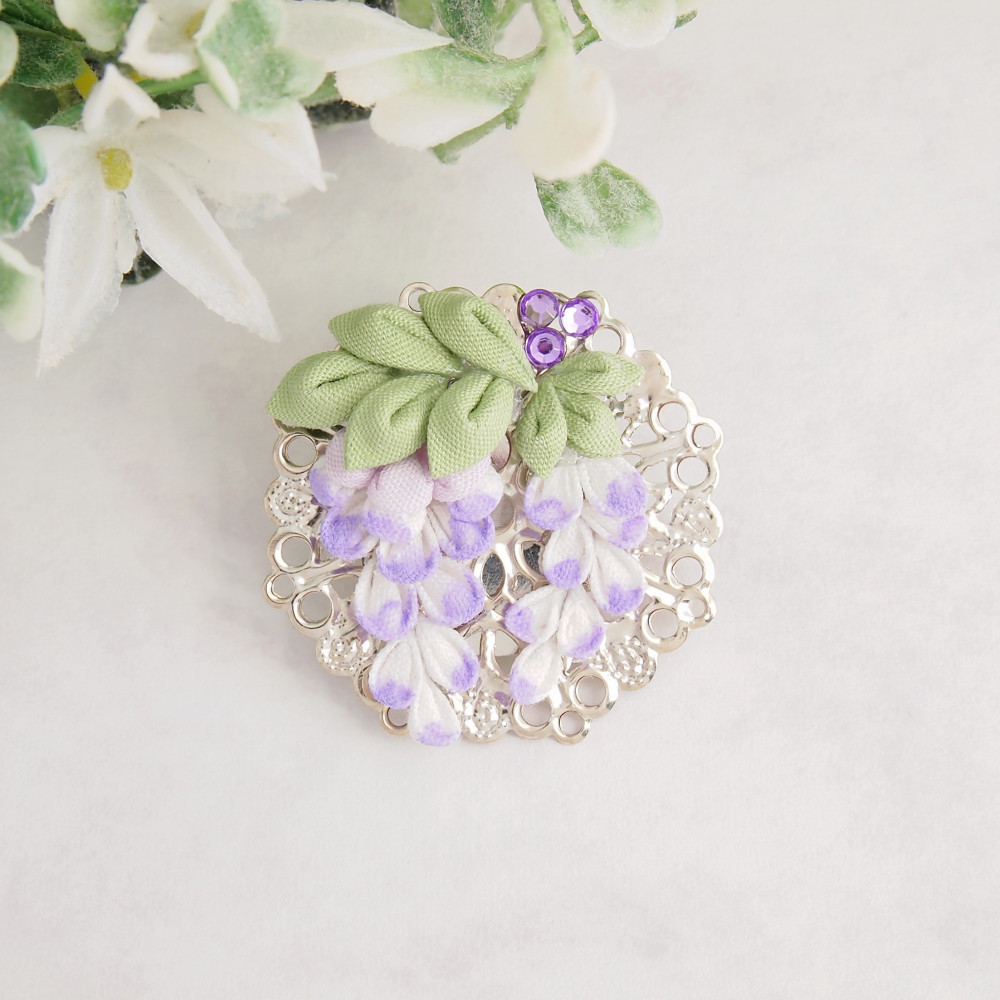 紫藤花胸針（Tsumami work *定制） 胸針・別針つまみ細工のお店
