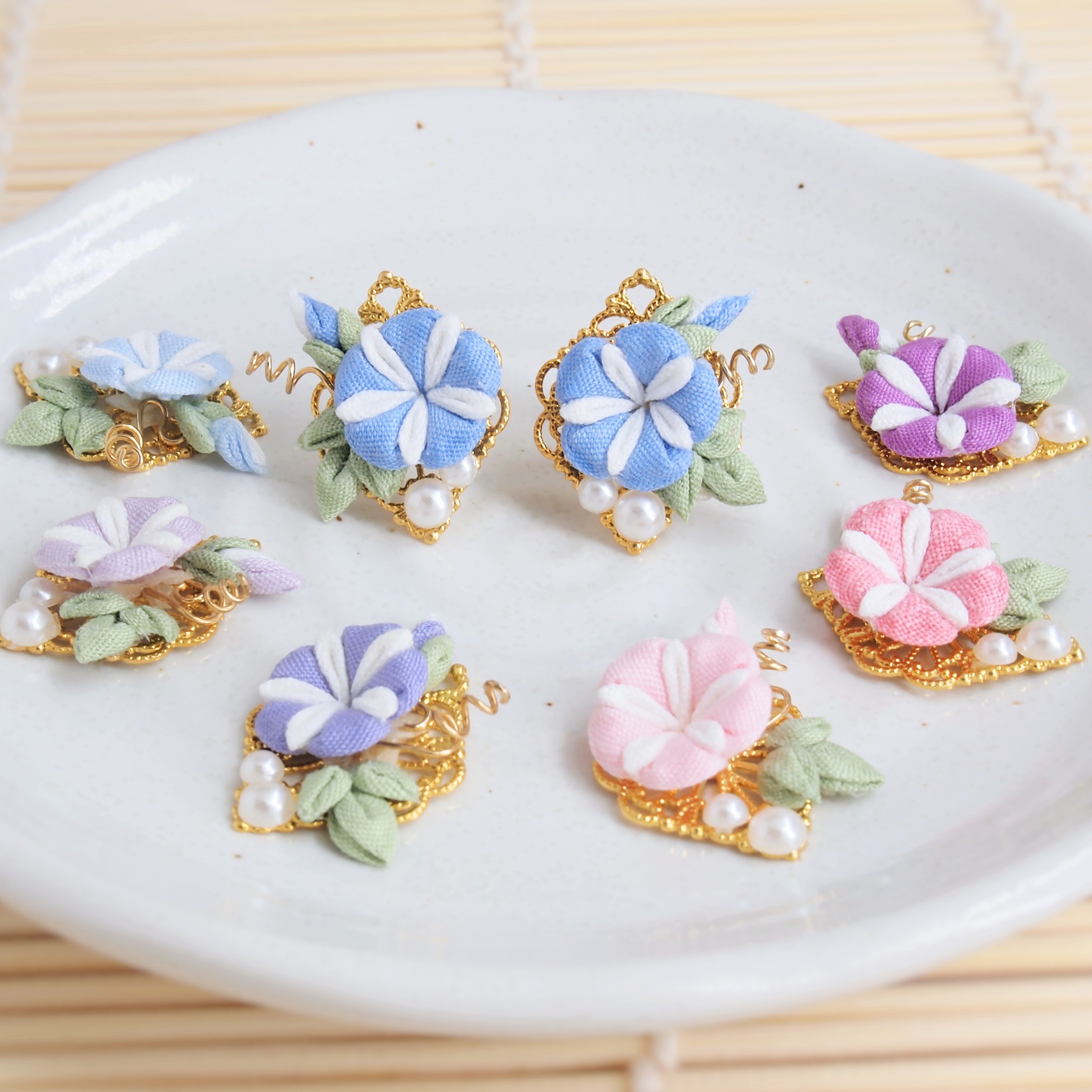 朝顔の涼風ピアス （ つまみ細工＊受注制作 ）