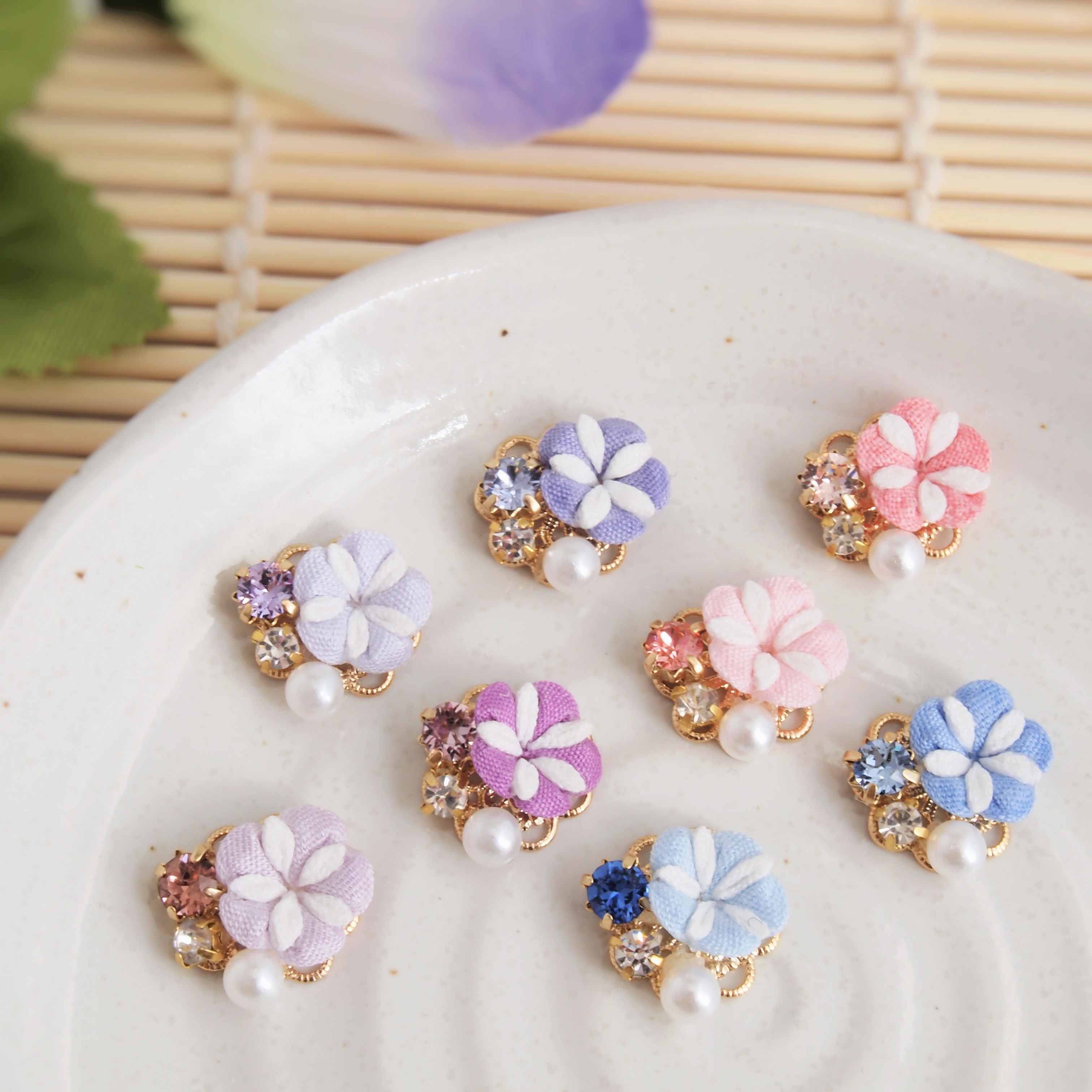 朝顔と夏のかけらピアス （ つまみ細工＊受注制作 ）