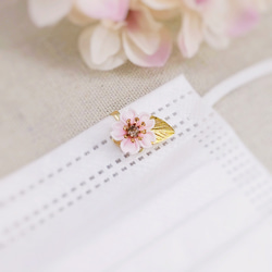 桜のマスクチャーム mini  ～花の宴～ （ つまみ細工＊受注制作 ） 1枚目の画像