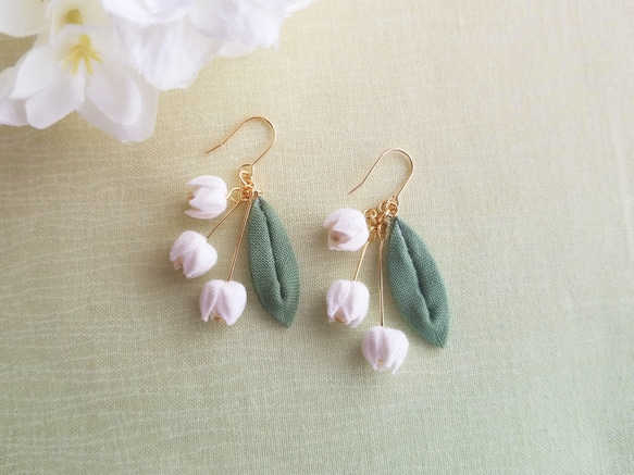 揺れるすずらんのピアス （ つまみ細工＊受注制作 ） ピアス（フック