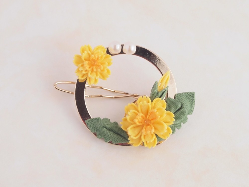 たんぽぽのフレームピン （ つまみ細工＊受注制作 ）