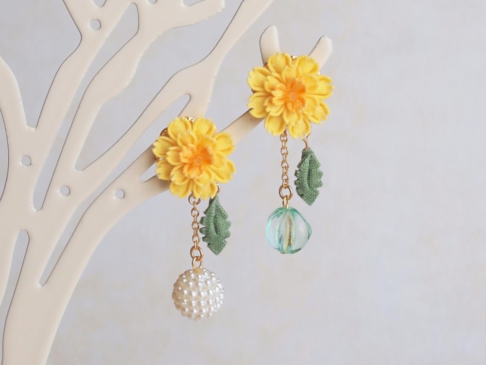 ⟪全2種⟫  たんぽぽと春風のピアス （ つまみ細工＊受注制作 ）