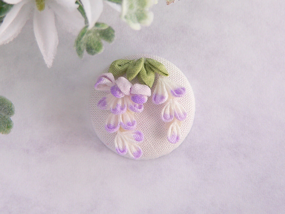 ＊つまみ細工＊ 藤の花のくるみブローチ