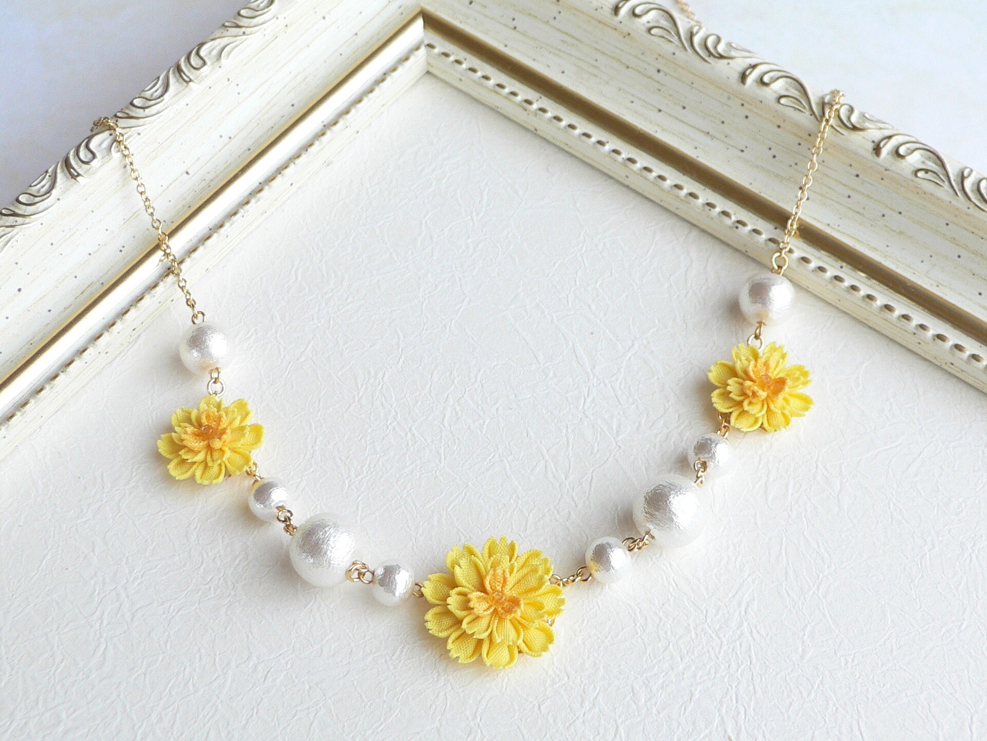 たんぽぽとコットンパールのネックレス （ つまみ細工＊受注制作 ）