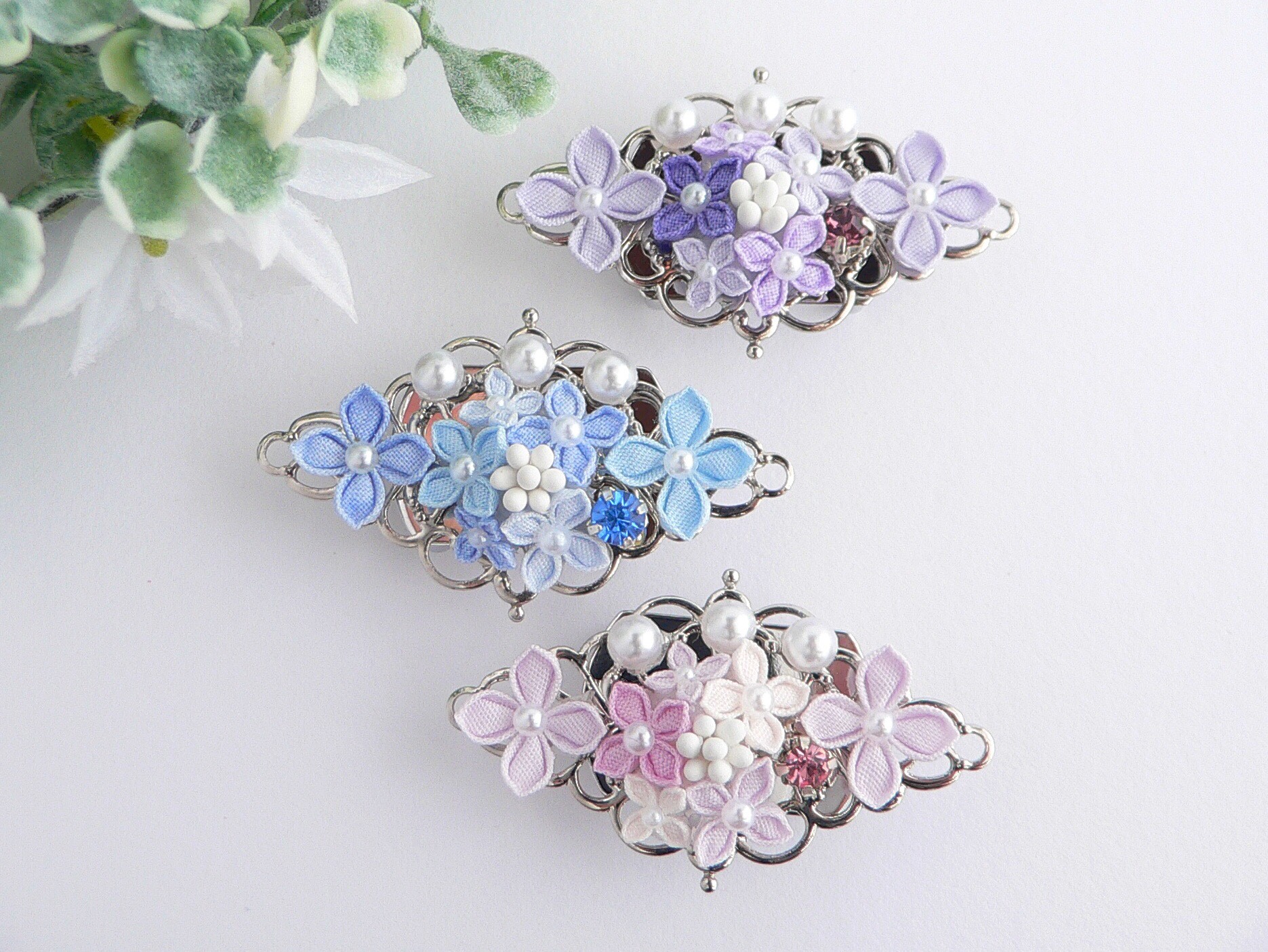 がくあじさいの帯留め （ つまみ細工＊受注制作 ）