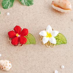 マスクにも】 ハイビスカス・プルメリアのミニブローチ （ つまみ細工