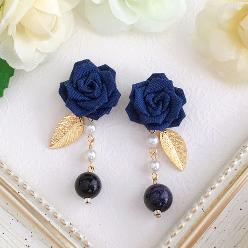クラシックローズと天然石のピアス （ つまみ細工＊受注制作 ） ピアス