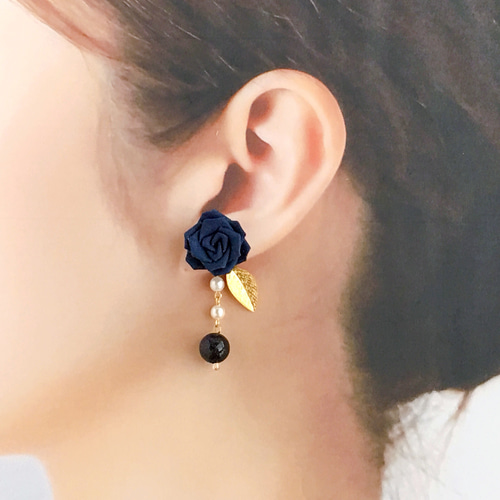 クラシックローズと天然石のピアス （ つまみ細工＊受注制作 ） ピアス