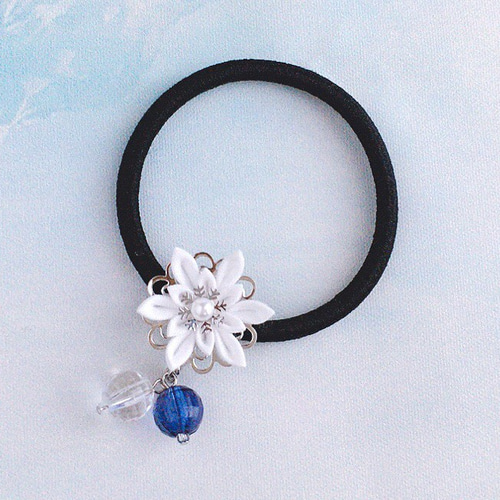 雪の結晶のヘアゴム （ つまみ細工＊受注制作 ） ヘアゴム つまみ細工