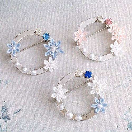 雪の結晶のリングブローチ （ つまみ細工＊受注制作 ） ブローチ