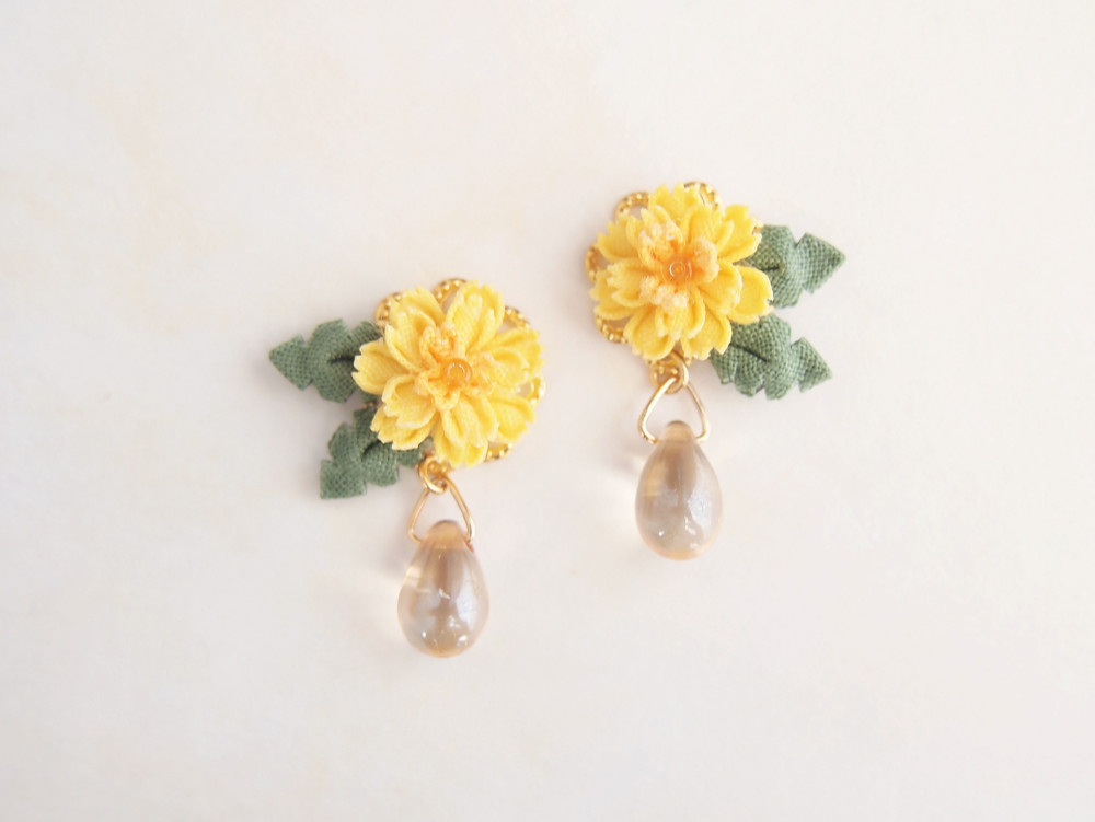 たんぽぽとお日様のイヤリング （ つまみ細工＊受注制作 ）