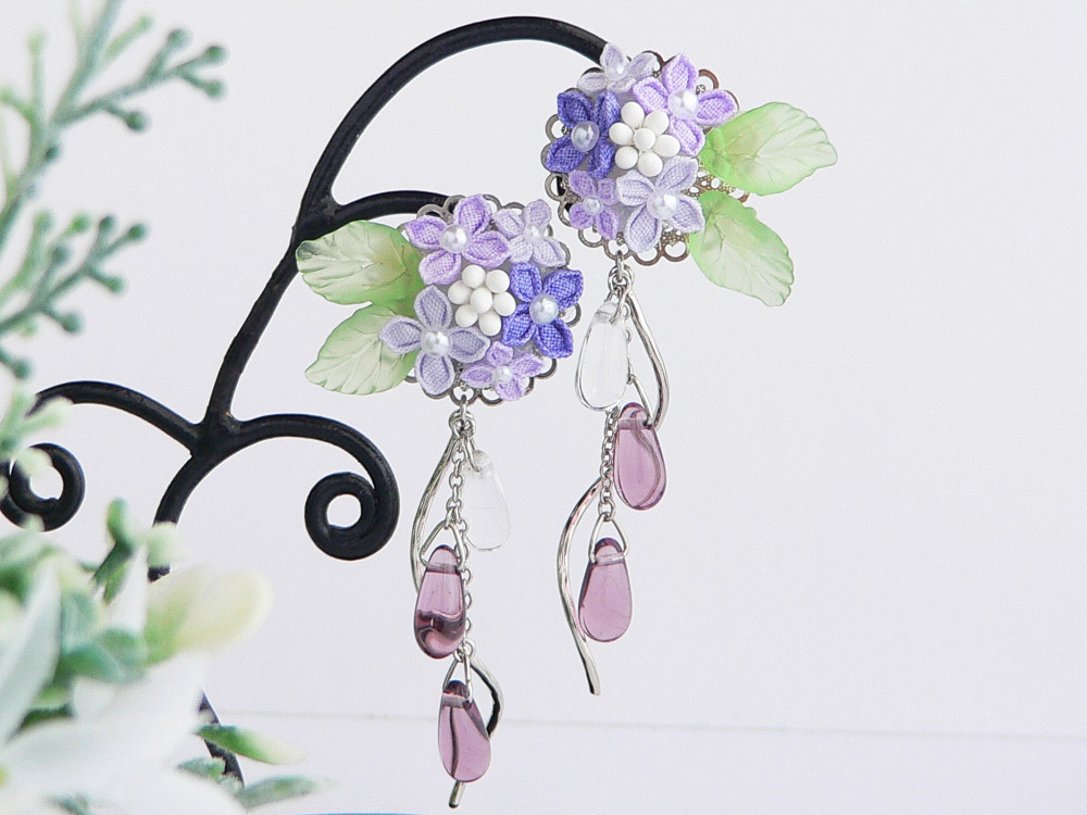 ⟪全3色⟫ がくあじさいと雨粒のピアス （ つまみ細工＊受注制作 ）
