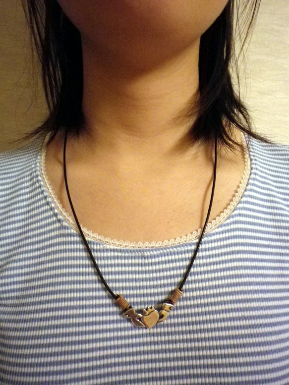 永遠の愛の証　Claddagh necklace 3枚目の画像