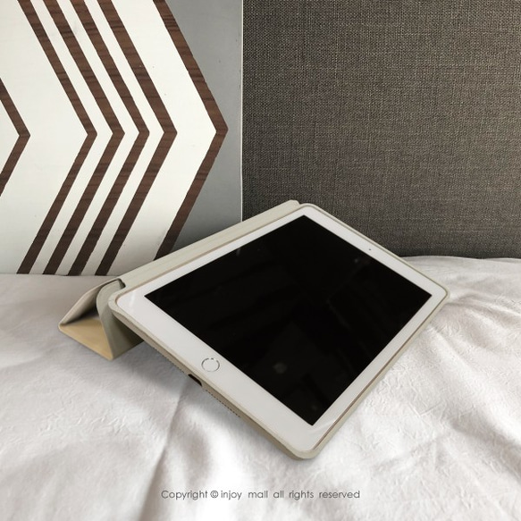 iPad mini系列Smart cover皮革平板保護套 奶茶色的慵懶 第2張的照片