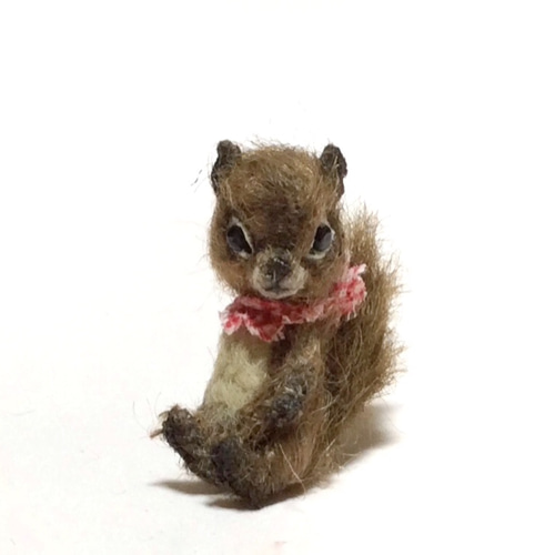 ミニミニぬいぐるみ リスちゃん ミルクティー 海外作家様 ハンドメイド 部屋飾り ミニミニぬいぐるみ リスちゃん ミルクティー 海外作家様 ハンドメイド