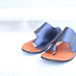 Munakata涼鞋-黑色皮革- 第1張的照片