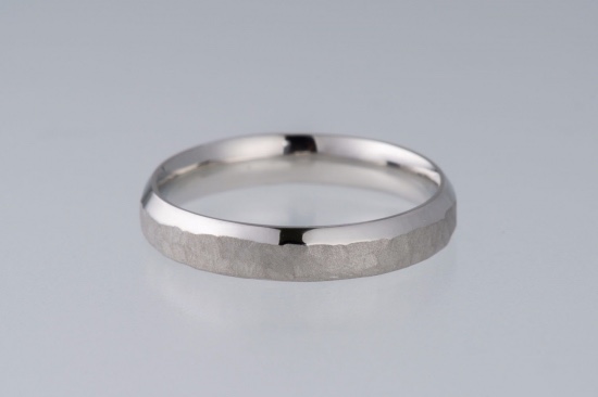 槌目とつやのリング / Pt950