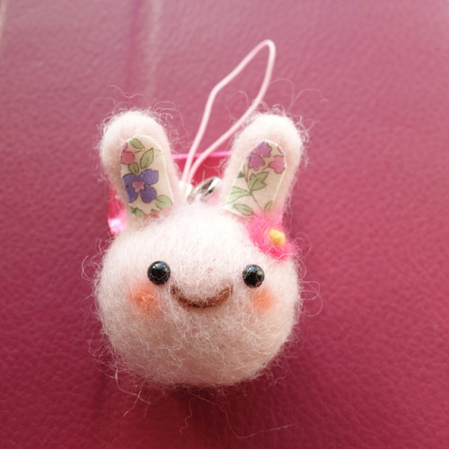 ピンクもも様　うさぎ羊毛フェルトおてて付き 174af0120b03ca8a564160438b638c