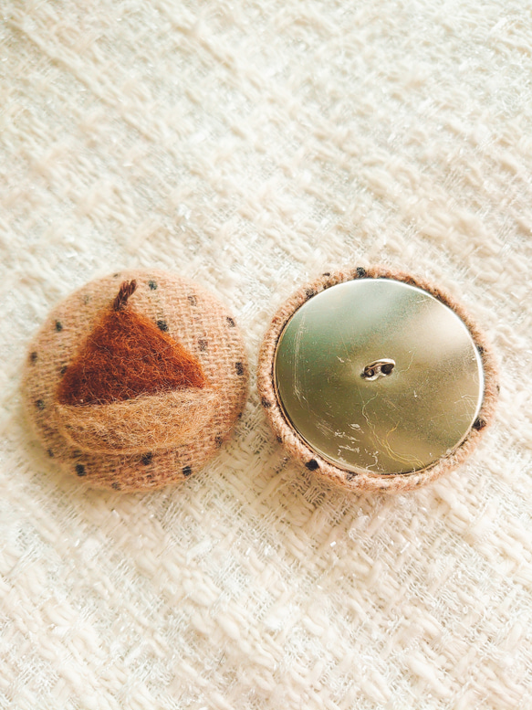 栗×羊毛フェルト 栗ボタン2個セット 2枚目の画像