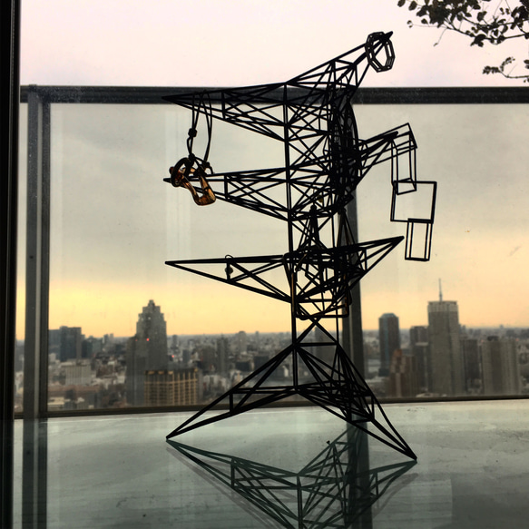 パイロン 鉄塔ジュエリースタンド ワイヤーフレームタワー アクセサリースタンド 2枚目の画像
