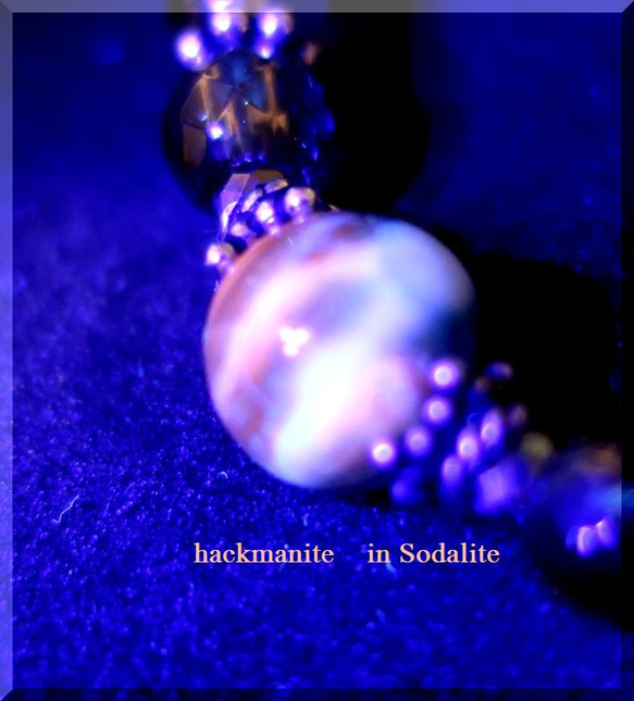 ༺Missing link༻ 　hackmanite in sodalite 7枚目の画像