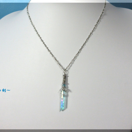 青い水晶の剣 ⚔～Aura sword 50mm ネックレス・ペンダント ishi-ken