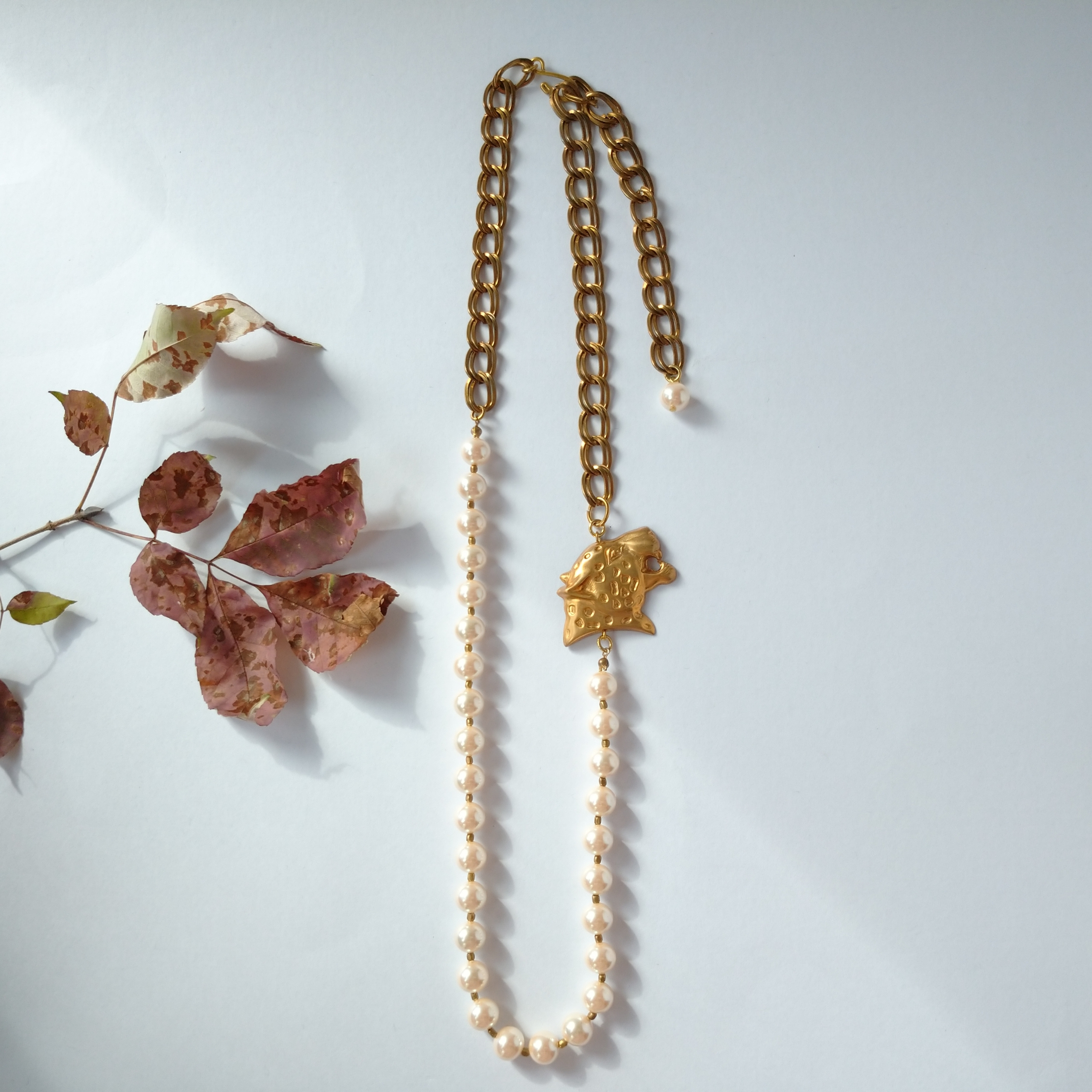 レオパード パールとチェーンのネックレス