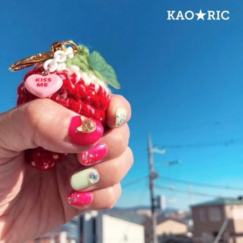 餃*子様 いちごのキーホルダー◎ いちご ニット キーホルダー ダイソー 赤 - メルカリ