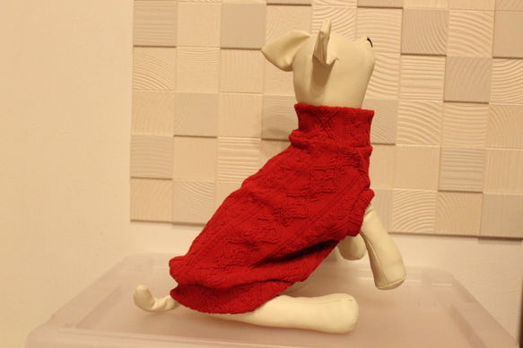 展示品　犬服　アラン柄ハイネックニット（タンクトップ袖）小型犬　レッド 4枚目の画像