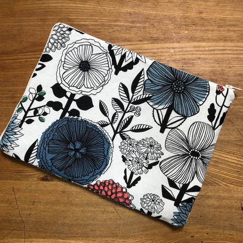 北欧ボタニカルデザイン「ラインフラワー・ホワイト」 パソコンケース