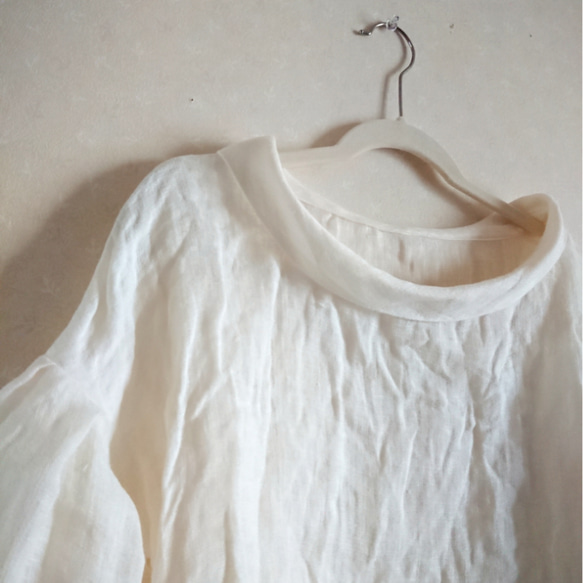 二重織リネンのロールカラーとバルーンスリーブのブラウス☆オフホワイト☆ボリューム袖☆ 2枚目の画像