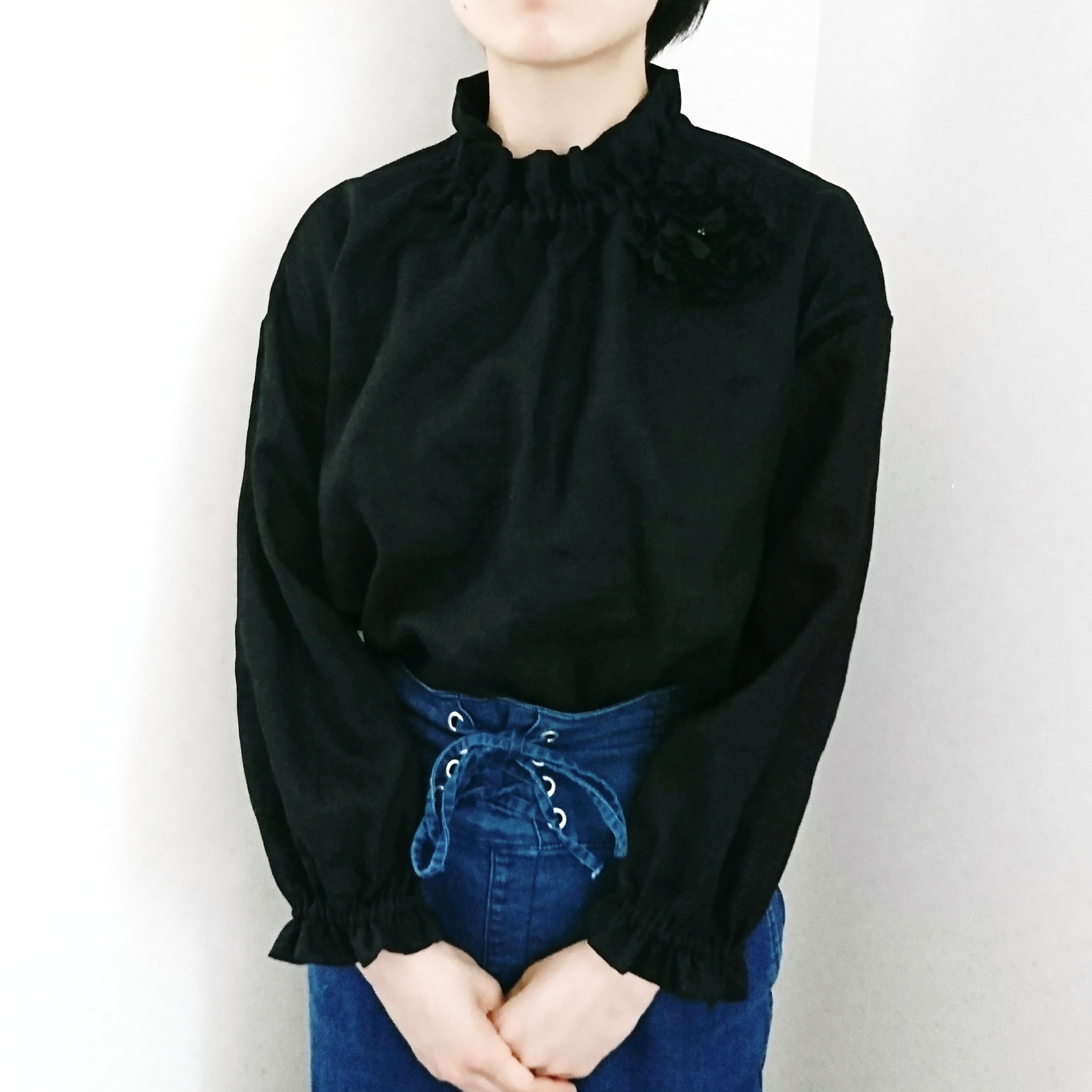 ブラックリネン100%スタンドフリルプルオーバー☆コサージュ付き☆ハイネック☆再販×4＜受注制作＞