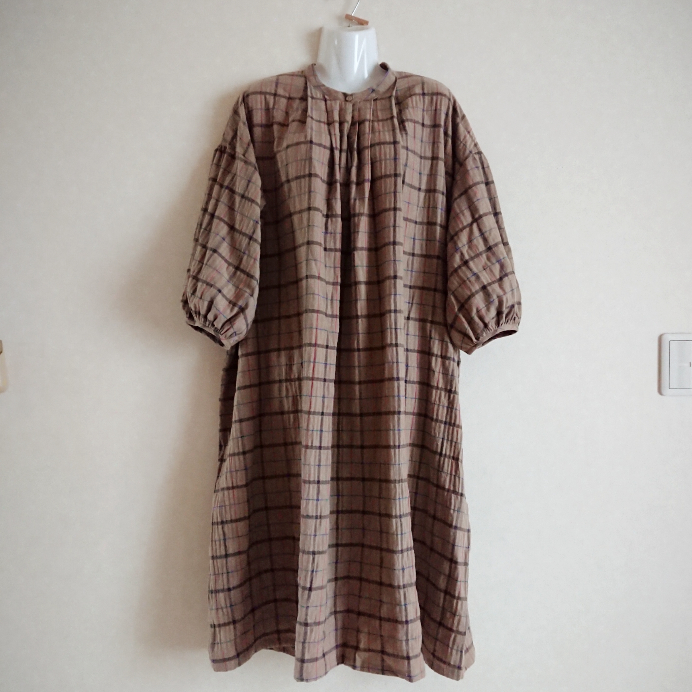 キーネックのバルーンスリーブワンピース☆起毛チェック☆ベージュ☆ラテコーデ