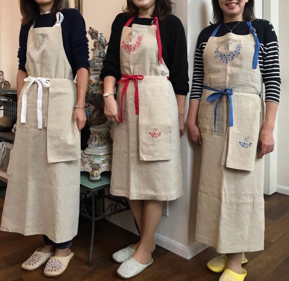 総柄　プリント　ラップ　エプロン　個性的　珍品　トランプ　女　メッセージ　白　赤 総柄　プリント　ラップ　エプロン　個性的　珍品　トランプ　女　メッセージ　白　赤