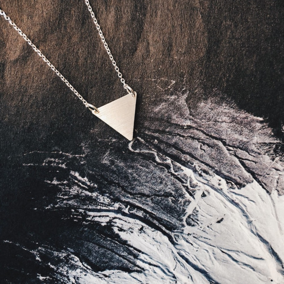 三角銀片項鍊 - 鎖骨鍊 925純銀 幾何極簡風格 第4張的照片