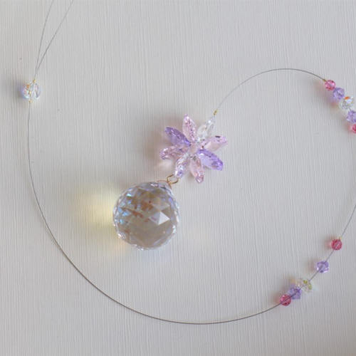 サンキャッチャー♡ハンドメイド品「3つのピンクのフラワー❁﻿.」