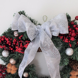 【クリスマス】大盤！直径45㎝　コットンフラワーとベリーのクリスマスリース（シルバー系） 3枚目の画像