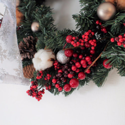 【クリスマス】大盤！直径45㎝　コットンフラワーとベリーのクリスマスリース（シルバー系） 4枚目の画像