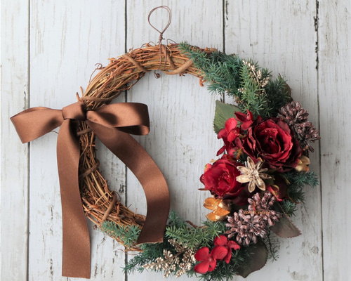 紅いバラクリスマスカラー Amazon｜お花のクリスマスツリーの壁掛け プリザーブドフラワー