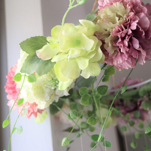フラワーリース♡うさぎのステンドグラス風サンキャッチャーとマカロンのリース フラワーリース♡うさぎのステンドグラス風サンキャッチャーと