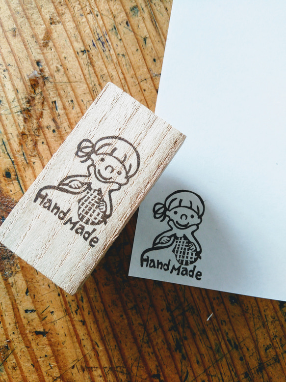 【新作】Hand Made編み物女の子はんこ 1枚目の画像