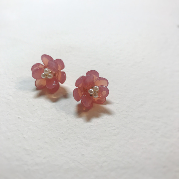 sakura. チェコガラスのフラワーピアス／イヤリング 5枚目の画像