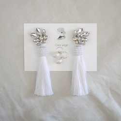 輝くリーフとホワイトタッセル　large　«3way»ピアス❈イヤリング203　　COCO ANGE結婚式ウェディング白 1枚目の画像