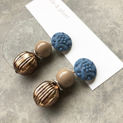 2way ヴィンテージ ブルー ボタン と フルーテッド ビーズ の ピアス 